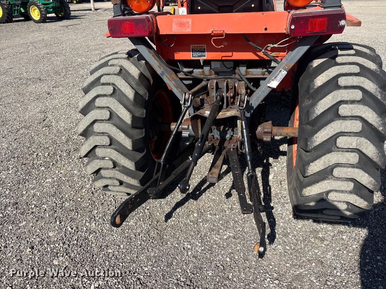 image for item EG9076 Kubota B2710HSD HFWD tractor