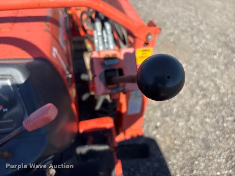 image for item EG9076 Kubota B2710HSD HFWD tractor