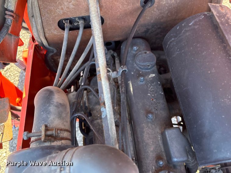 image for item EG9076 Kubota B2710HSD HFWD tractor