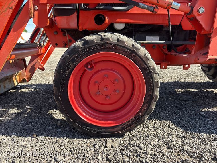 image for item EG9076 Kubota B2710HSD HFWD tractor