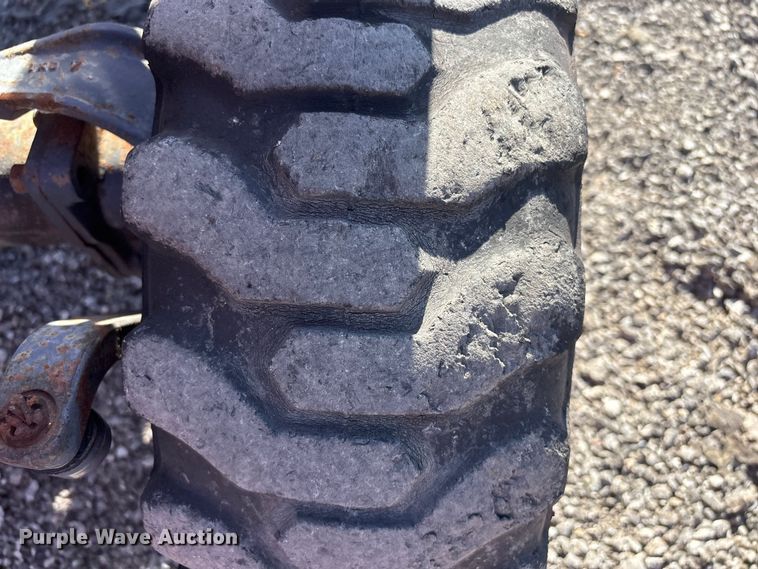 image for item EG9076 Kubota B2710HSD HFWD tractor