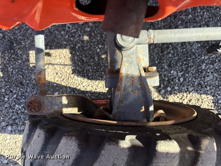 image for item EG9076 Kubota B2710HSD HFWD tractor