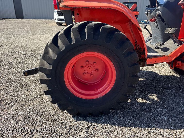 image for item EG9076 Kubota B2710HSD HFWD tractor