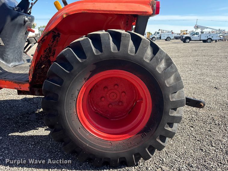 image for item EG9076 Kubota B2710HSD HFWD tractor