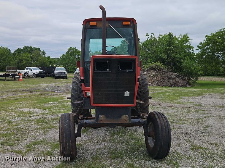 image for item EO7285 1982 International Harvester 3288 tractor