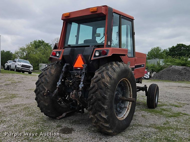 image for item EO7285 1982 International Harvester 3288 tractor