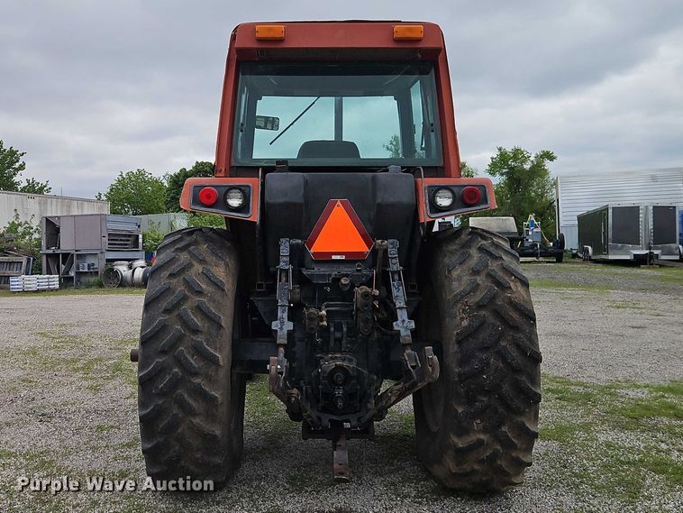 image for item EO7285 1982 International Harvester 3288 tractor