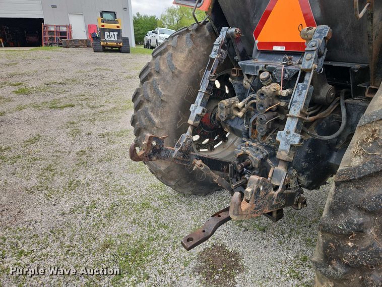 image for item EO7285 1982 International Harvester 3288 tractor
