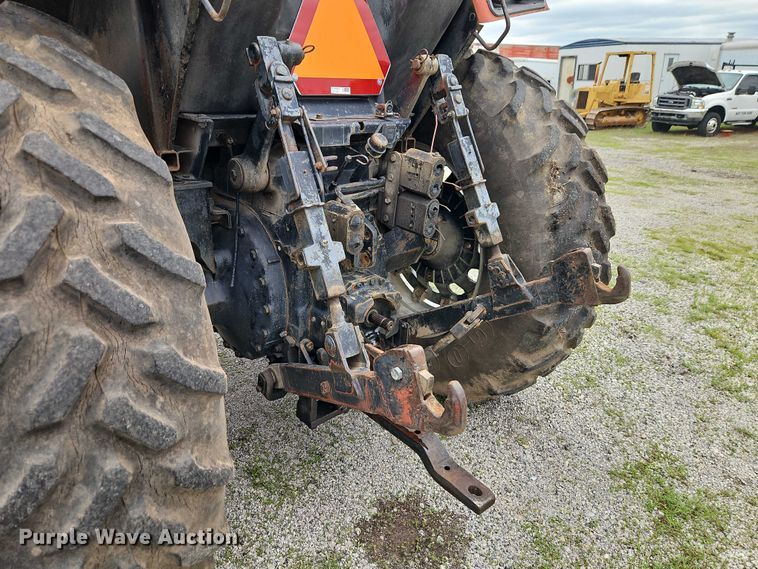 image for item EO7285 1982 International Harvester 3288 tractor