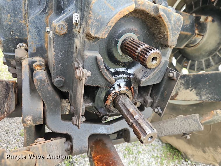 image for item EO7285 1982 International Harvester 3288 tractor