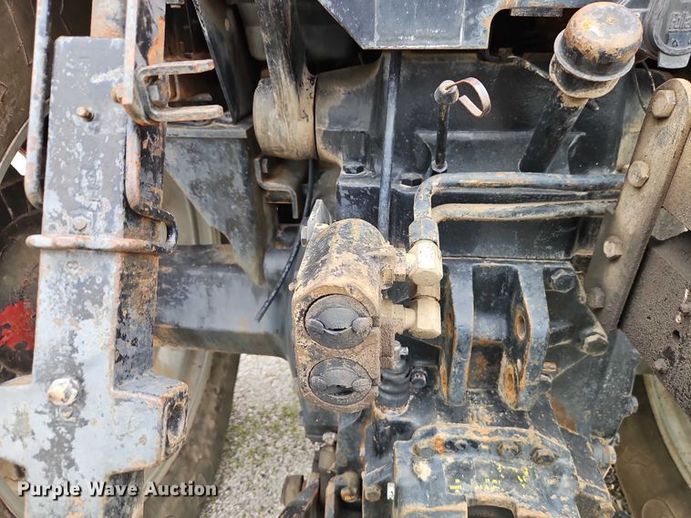 image for item EO7285 1982 International Harvester 3288 tractor