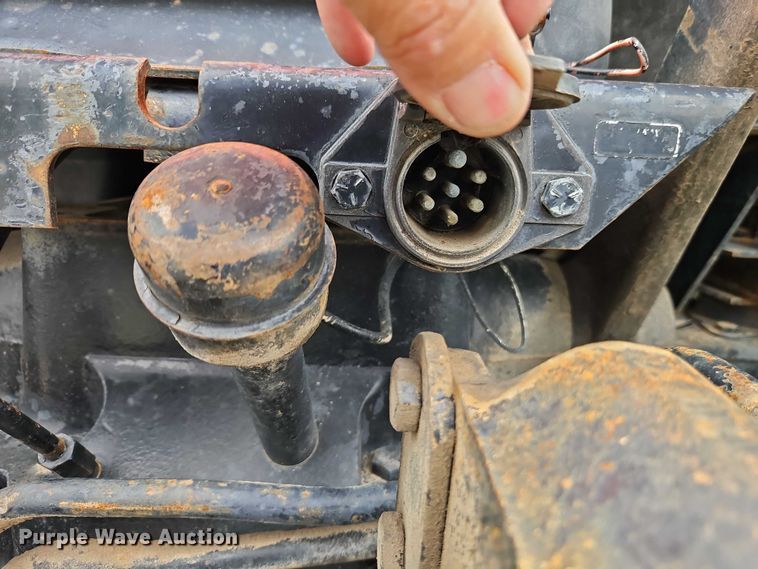 image for item EO7285 1982 International Harvester 3288 tractor