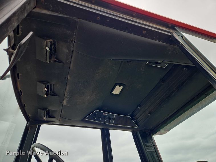 image for item EO7285 1982 International Harvester 3288 tractor