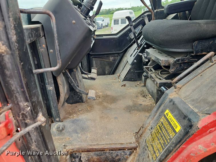 image for item EO7285 1982 International Harvester 3288 tractor
