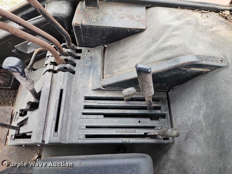image for item EO7285 1982 International Harvester 3288 tractor