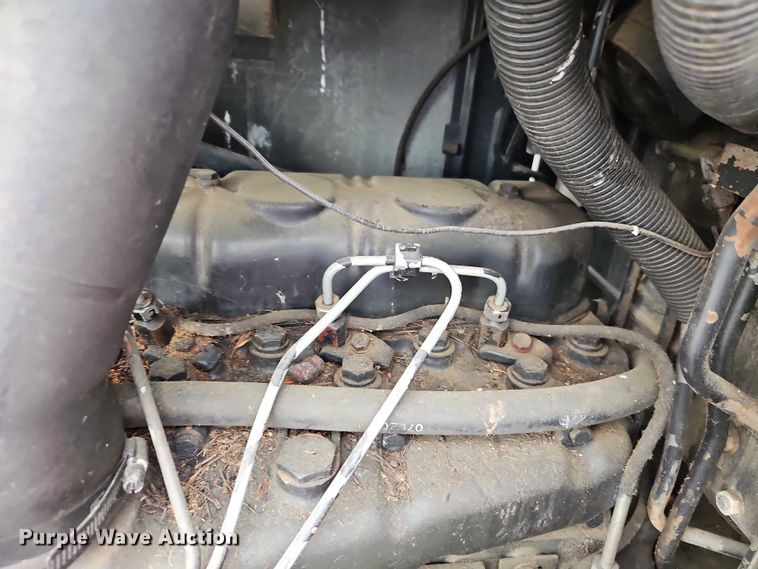 image for item EO7285 1982 International Harvester 3288 tractor