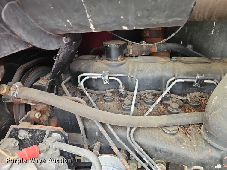 image for item EO7285 1982 International Harvester 3288 tractor