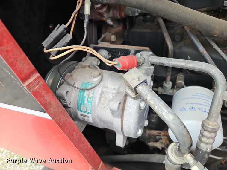 image for item EO7285 1982 International Harvester 3288 tractor