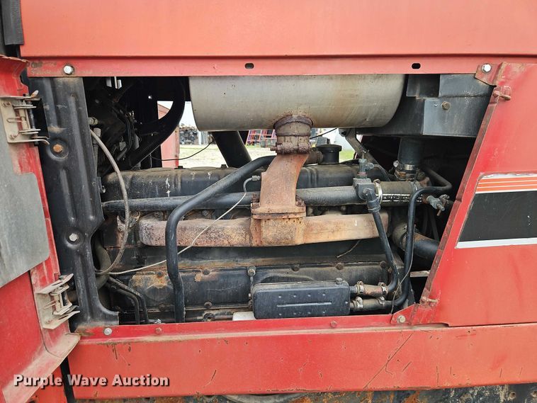 image for item EO7285 1982 International Harvester 3288 tractor