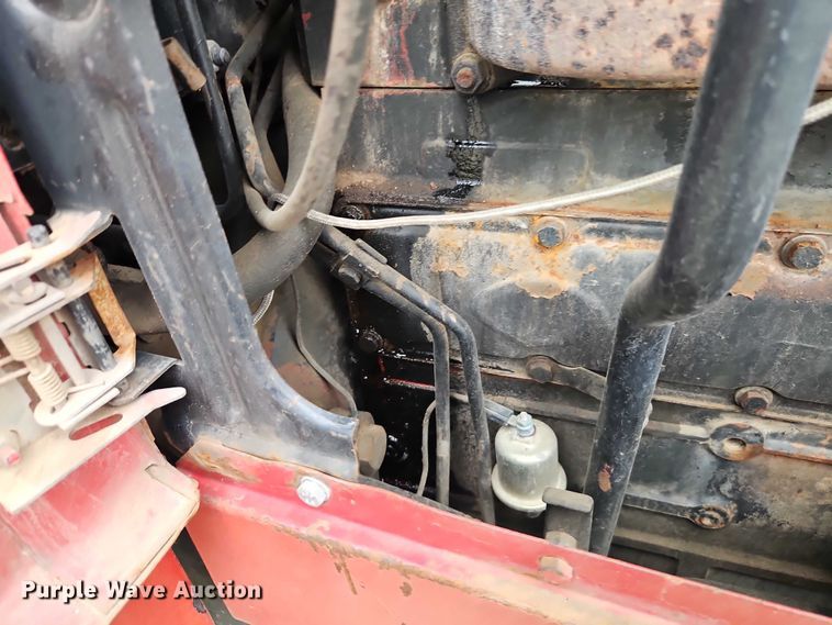 image for item EO7285 1982 International Harvester 3288 tractor