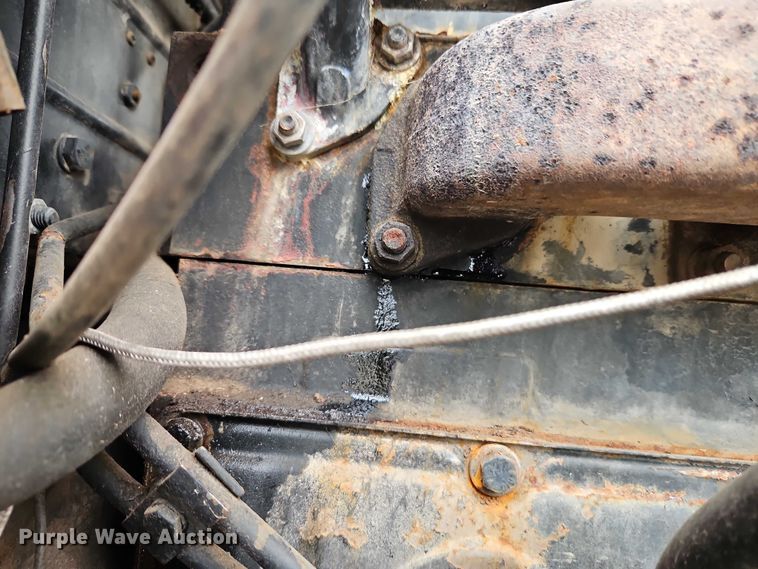 image for item EO7285 1982 International Harvester 3288 tractor