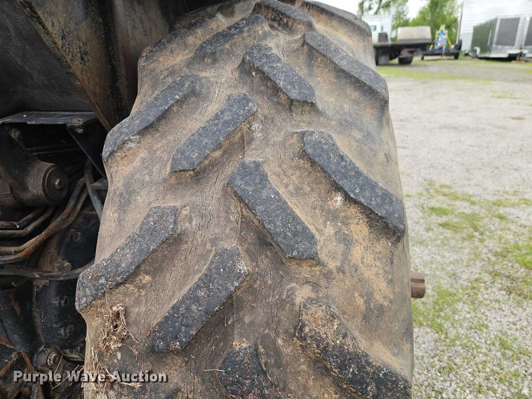 image for item EO7285 1982 International Harvester 3288 tractor