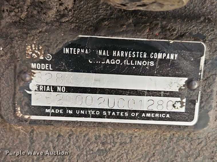 image for item EO7285 1982 International Harvester 3288 tractor