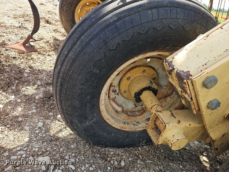 image for item EO7337 Krause 4223 field cultivator