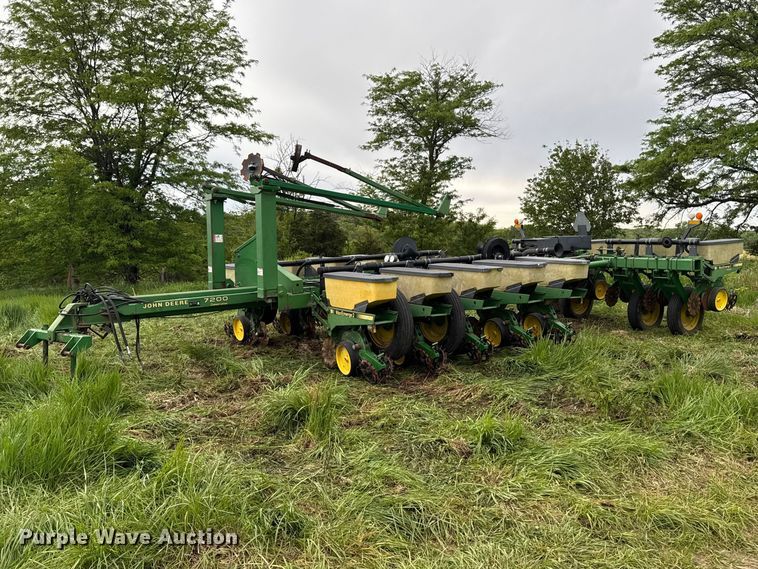 image for item ER0489 John Deere 7200 Conservation planter