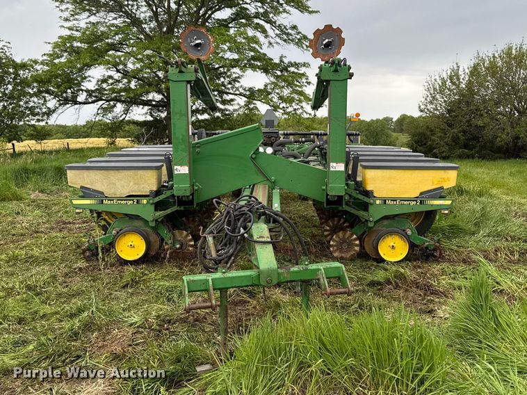 image for item ER0489 John Deere 7200 Conservation planter