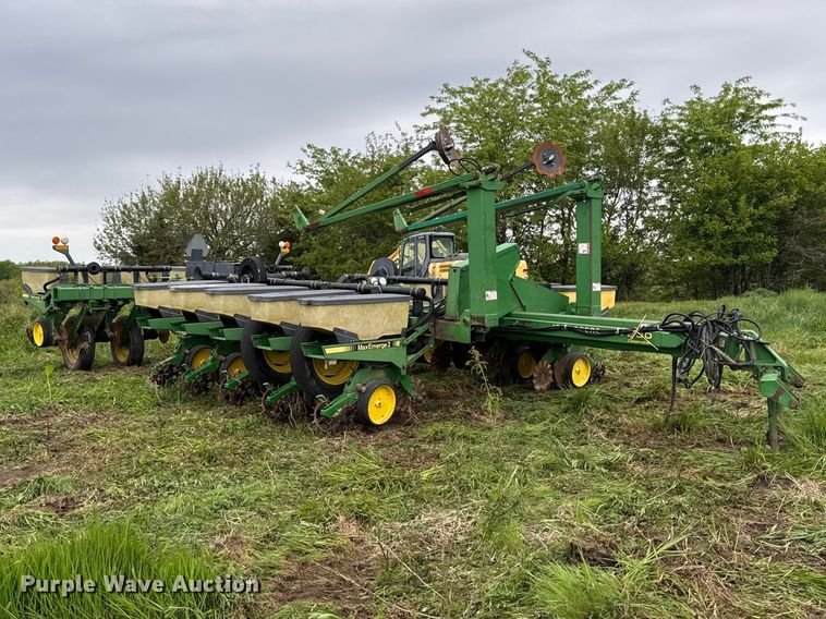 image for item ER0489 John Deere 7200 Conservation planter