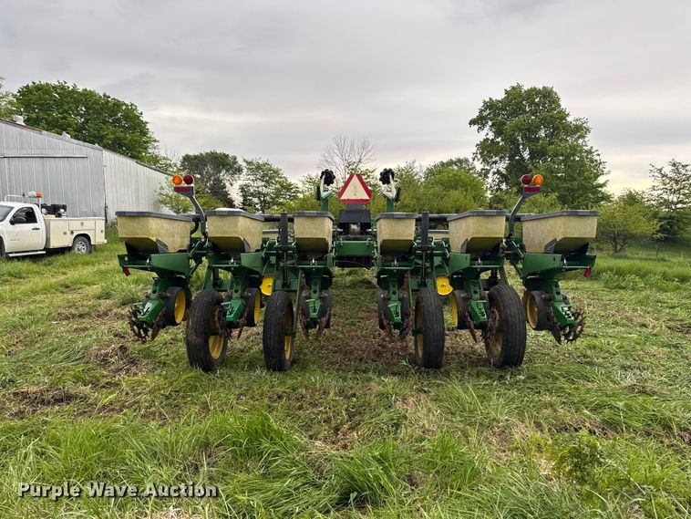 image for item ER0489 John Deere 7200 Conservation planter