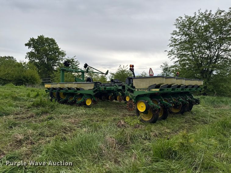 image for item ER0489 John Deere 7200 Conservation planter