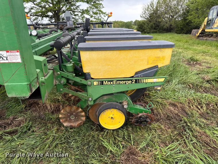 image for item ER0489 John Deere 7200 Conservation planter