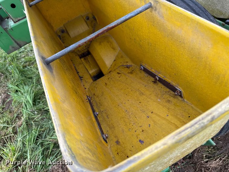 image for item ER0489 John Deere 7200 Conservation planter