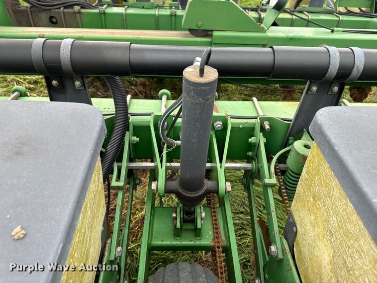 image for item ER0489 John Deere 7200 Conservation planter