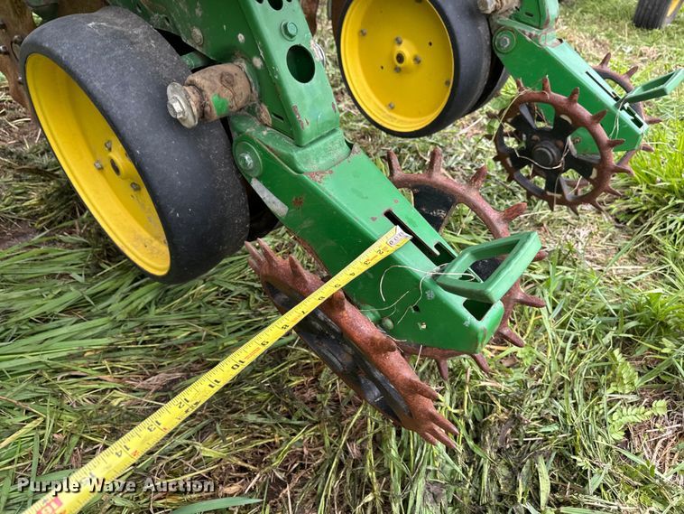 image for item ER0489 John Deere 7200 Conservation planter