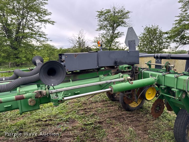 image for item ER0489 John Deere 7200 Conservation planter