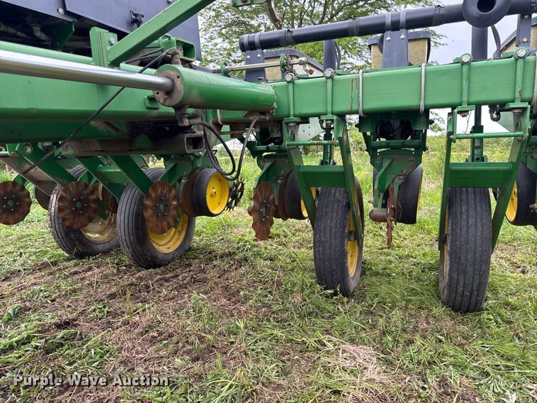 image for item ER0489 John Deere 7200 Conservation planter