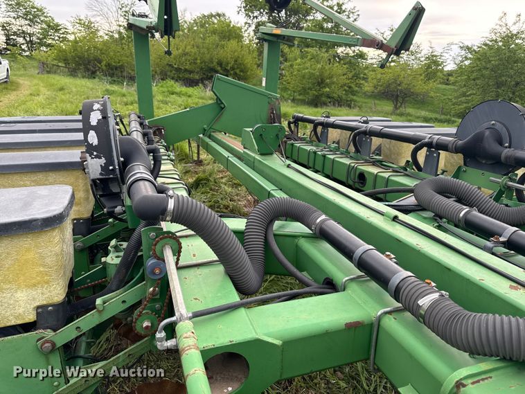 image for item ER0489 John Deere 7200 Conservation planter