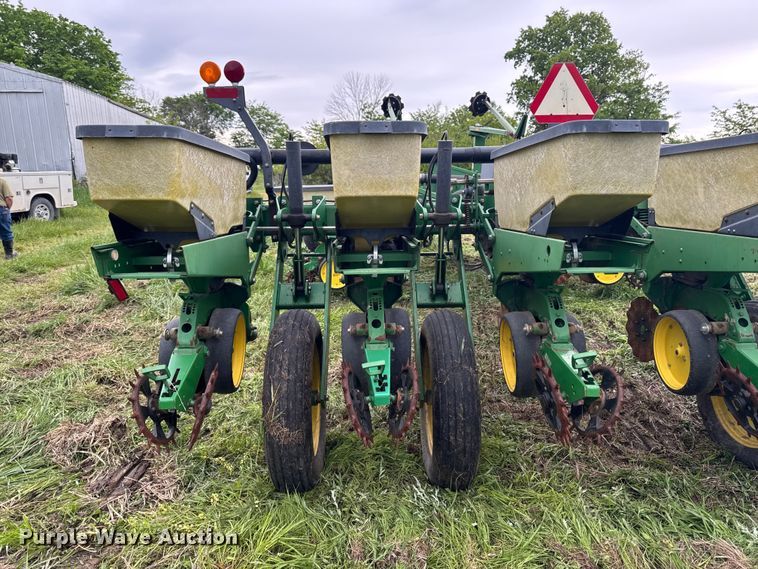 image for item ER0489 John Deere 7200 Conservation planter