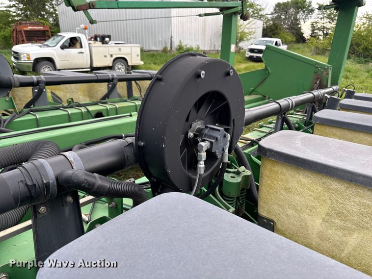 image for item ER0489 John Deere 7200 Conservation planter