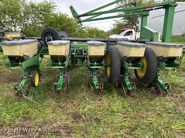 image for item ER0489 John Deere 7200 Conservation planter
