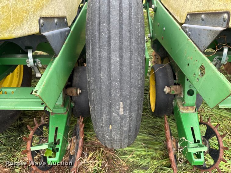 image for item ER0489 John Deere 7200 Conservation planter