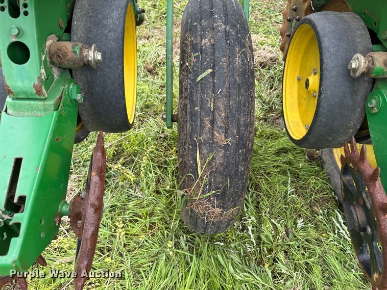 image for item ER0489 John Deere 7200 Conservation planter