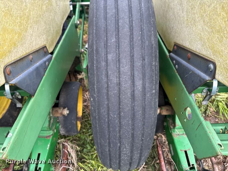 image for item ER0489 John Deere 7200 Conservation planter