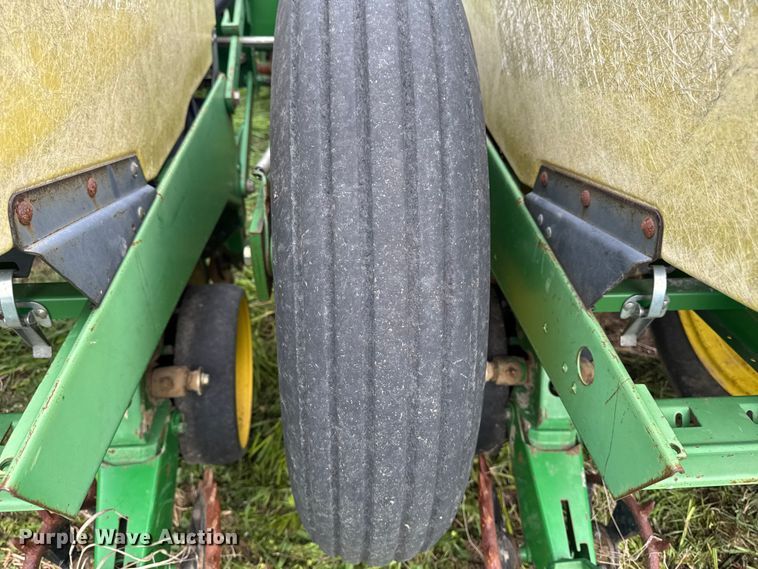 image for item ER0489 John Deere 7200 Conservation planter