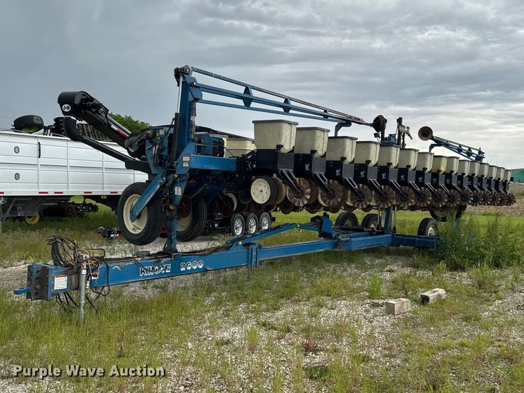 image for item ER0490 Kinze 2600 planter