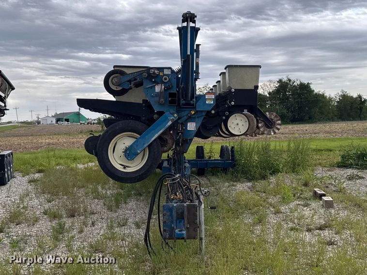 image for item ER0490 Kinze 2600 planter