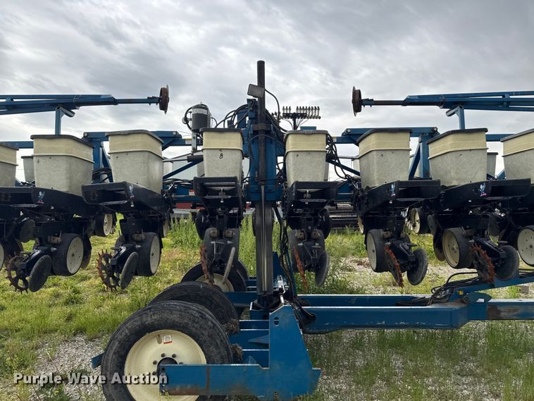 image for item ER0490 Kinze 2600 planter
